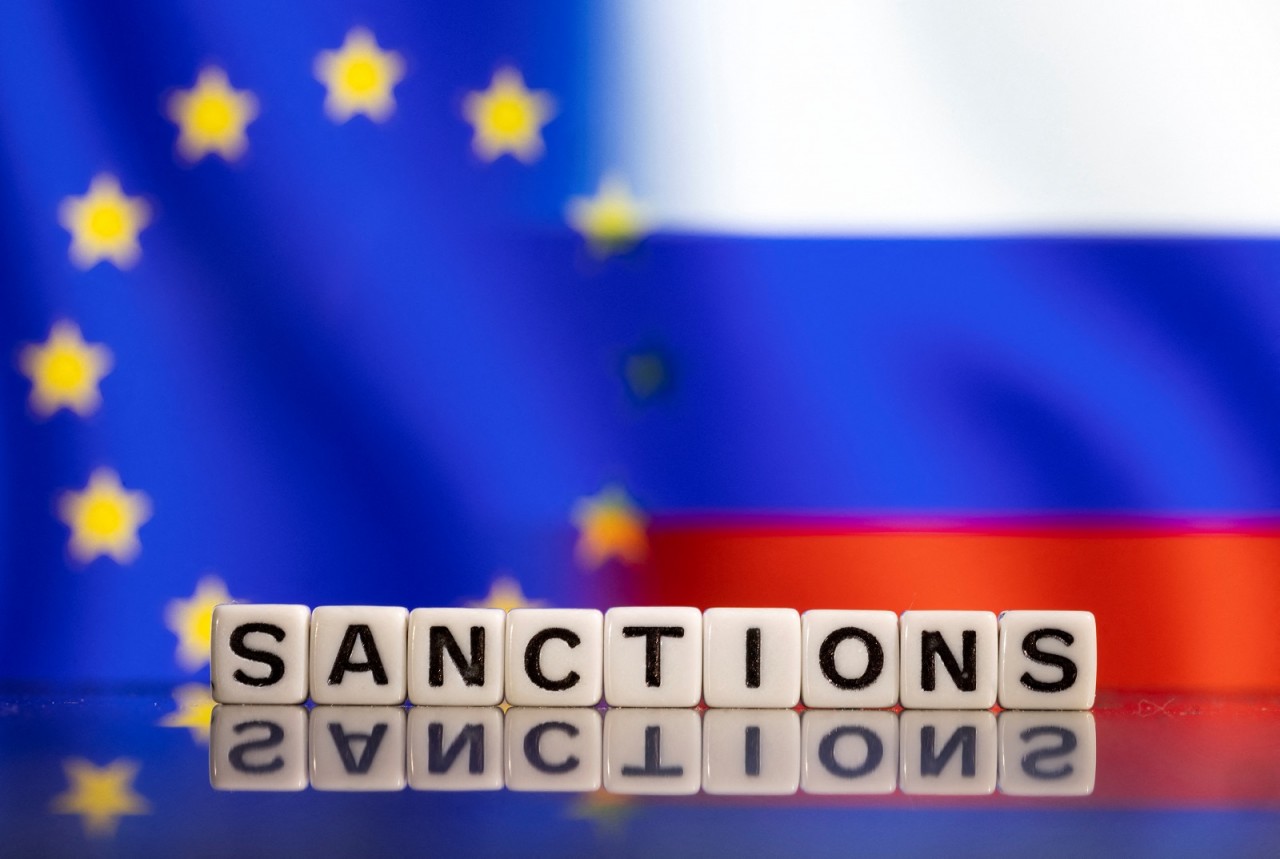 EU nhất trí cấm nhập khẩu hơn 2/3 lượng dầu mỏ từ Nga EU nhất trí cấm nhập khẩu hơn 2/3 lượng dầu mỏ từ Nga