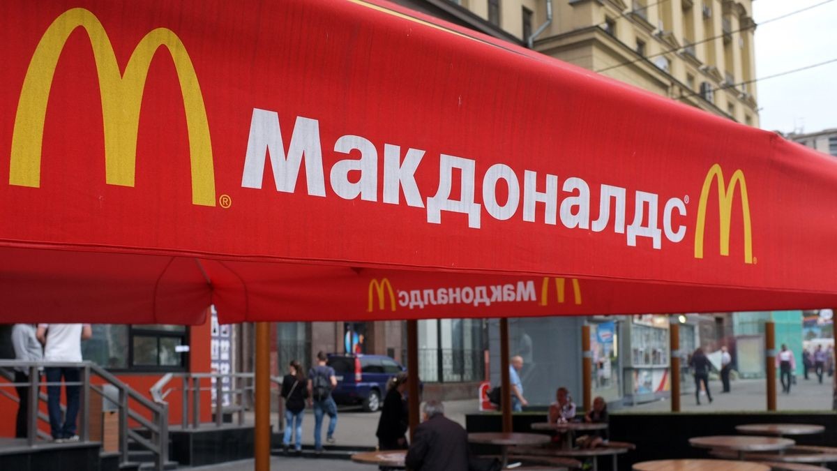 Nhiều thương hiệu xe hơi và ẩm thực hàng đầu thế giới dừng hoạt động tại Nga