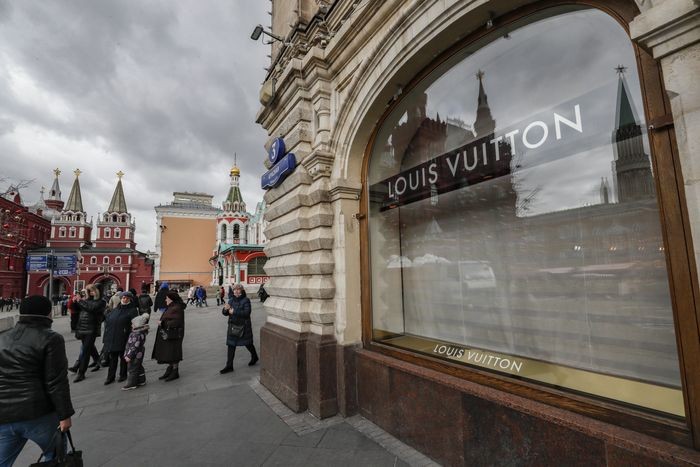 Một cửa hàng Louis Vuiton tại Moscow đã đóng cửa. (Nguồn: Shutterstock)