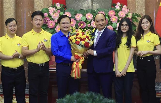 sáng 26/3, tại Phủ Chủ tịch, Chủ tịch nước Nguyễn Xuân Phúc gặp mặt các gương mặt trẻ Việt Nam tiêu biểu năm 2021.
