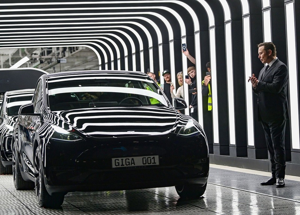 Giám đốc điều hành hãng xe điện Tesla Elon Musk tại lễ khai trương nhà máy mới với công suất sản xuất 500.000 xe/năm ở Grünheide, Đức, ngày 22/3. (Nguồn: AP)