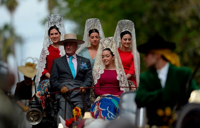 Sôi động lễ hội đua ngựa Seville ở xứ sở bò tót