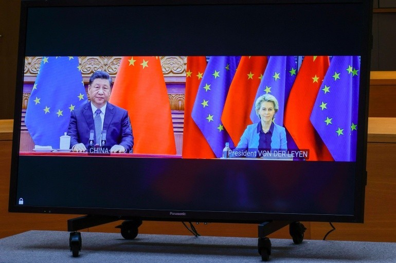 24/ Chủ tịch Trung Quốc Tập Cận Bình và Chủ tịch Ủy ban châu Âu Ursula von der Leyen tại Hội nghị thượng đỉnh trực tuyến, ngày 1/4. Tại Hội nghị, ông Tập Cận Bình kêu gọi Liên minh châu Âu (EU) và Bắc Kinh tăng cường trao đổi quan hệ, các vấn đề lớn liên 