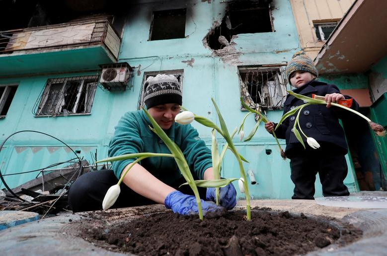 Ảnh ấn tượng tuần (4-10/4): Nga-Ukraine ‘đấu khẩu’ về vụ việc ở Bucha, EU đánh giá mức độ sẵn sàng gia nhập của Kiev, tượng Thành Cát Tư Hãn khổng lồ