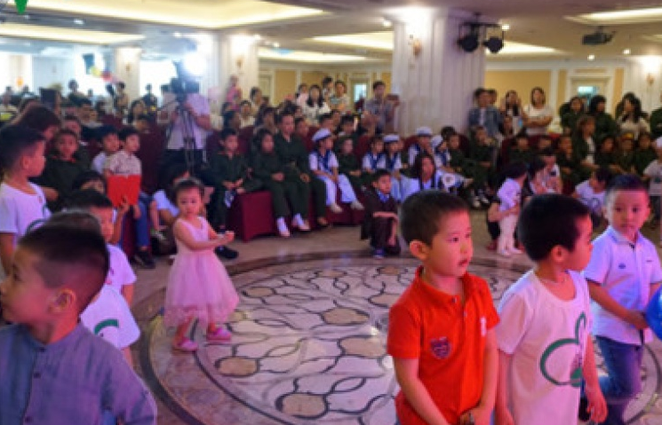 Biểu diễn nghệ thuật từ thiện cho trẻ em Việt Nam và Nga