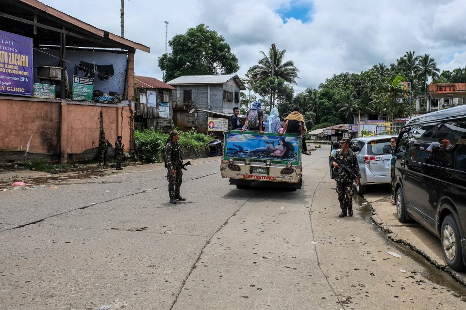 tong thong philippines keu goi phien quan tai marawi doi thoai