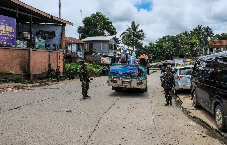 Tổng thống Philippines kêu gọi phiến quân tại Marawi đối thoại