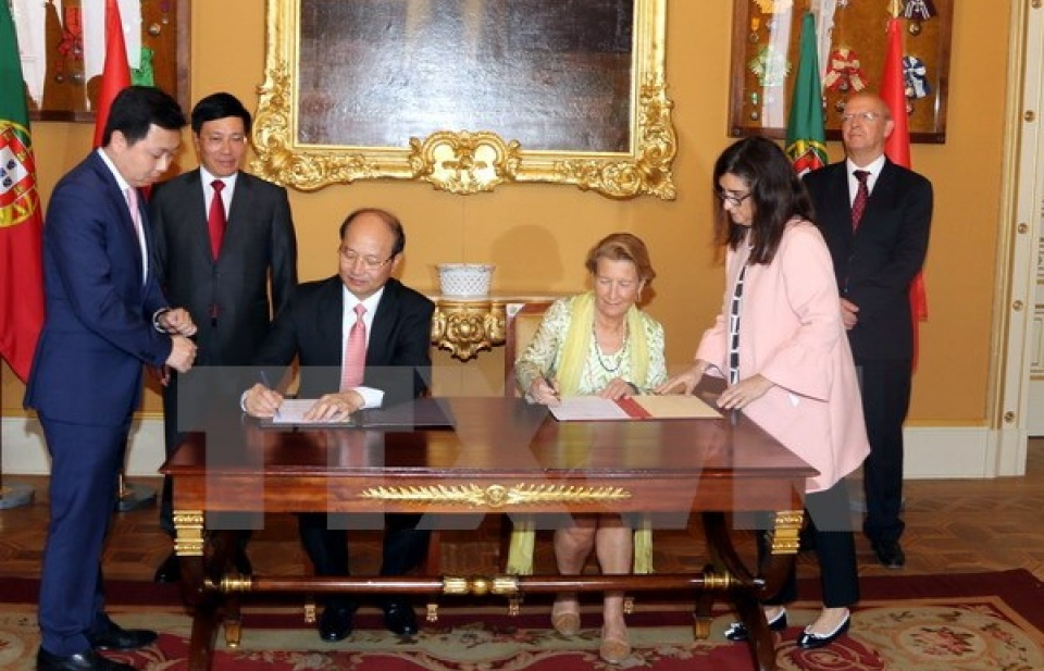 Phó Thủ tướng Phạm Bình Minh hội đàm với Bộ trưởng Ngoại giao Bồ Đào Nha