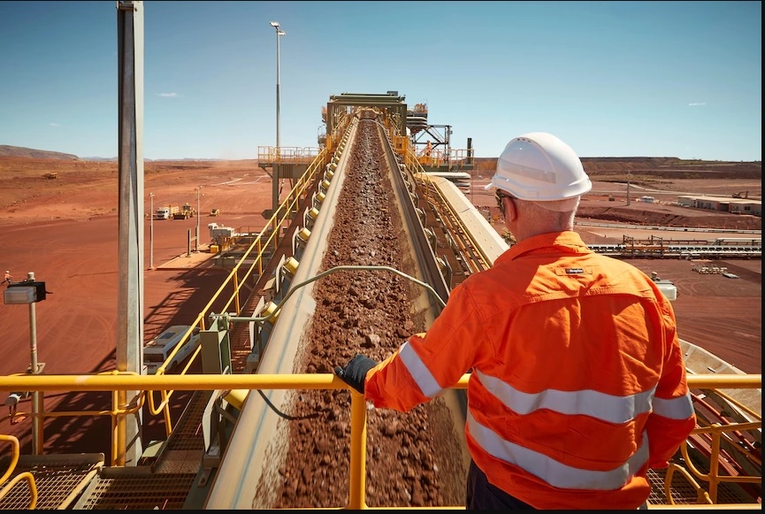Hoạt động khai thác quặng sắt của công ty BHP. (Nguồn: ABC)