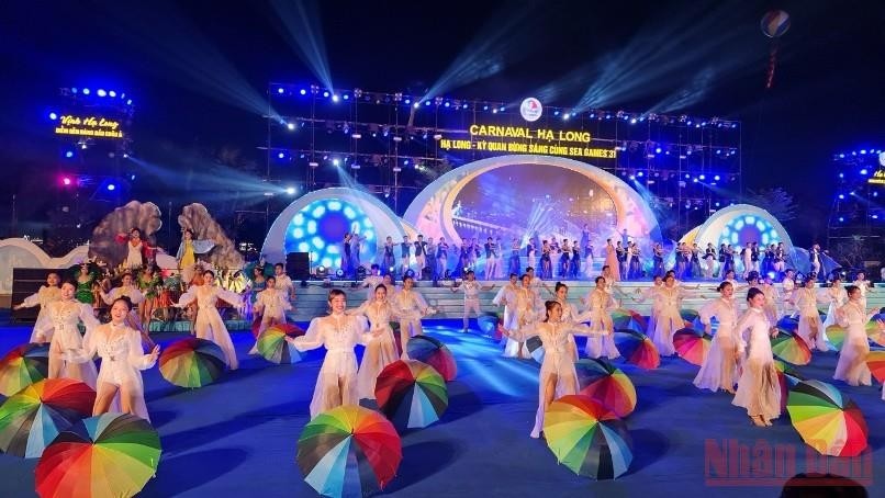 An art performance at the Carnaval Ha Long 2022 (Photo: NDO)