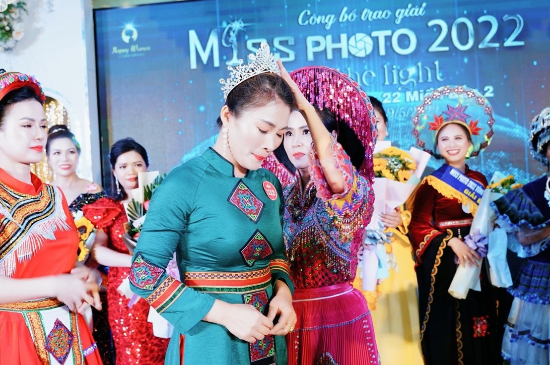 Chủ tịch Happy Women Leader Network Bùi Thanh Hương tạo ấn tượng đẹp tại Miss Photo Cao Bằng