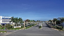 vietnam stays attractive to foreign investors amid trade war economist