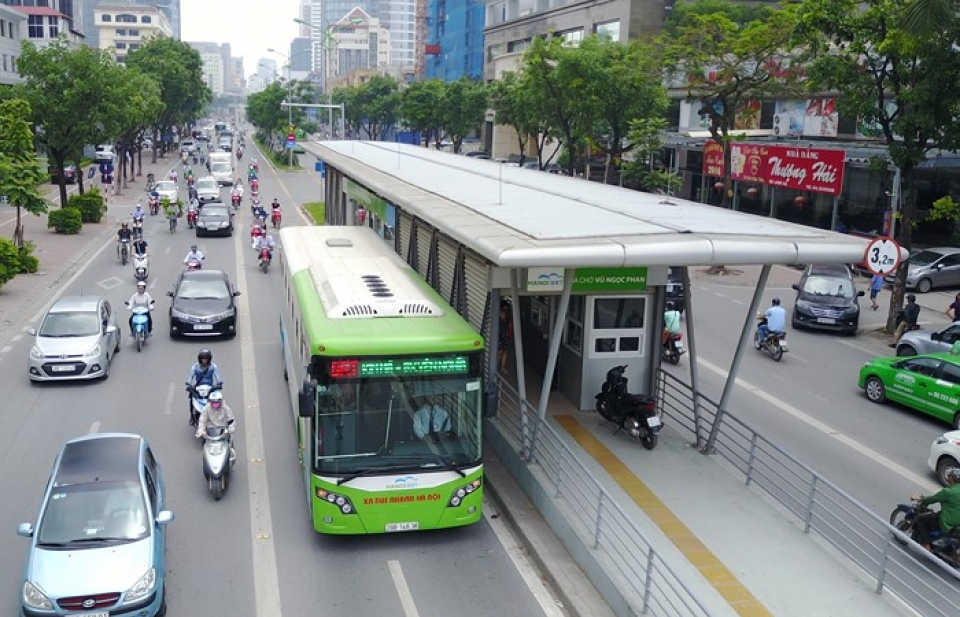 Hà Nội: hơn 50% hành khách đi bus BRT là cán bộ công chức