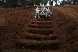 Brazil: Khẩn cấp bốc mộ cũ lấy chỗ chôn nạn nhân Covid-19, băng đảng ma túy chỉ đạo chống dịch