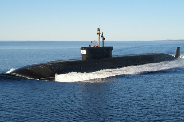 Đúng ngày Quốc khánh, Hải quân Nga chính thức tiếp nhận tàu ngầm hạt nhân đáng gờm Quận vương Vladimir