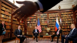 Ảnh ấn tượng tuần 14-20/6: Ông Putin nói về ‘đáy’ quan hệ Nga-Mỹ; ông Biden nổi giận với phóng viên và đổ xô săn kim cương