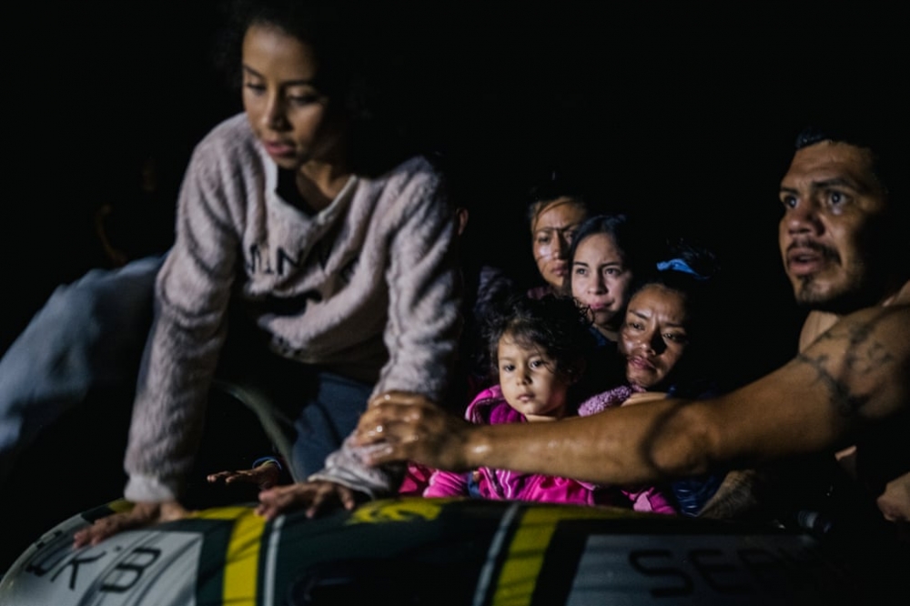 Những người nhập cư từ Mexico vào Mỹ sau khi băng qua Rio Grande ở Roma, Texas, Mỹ. (Nguồn: Getty)