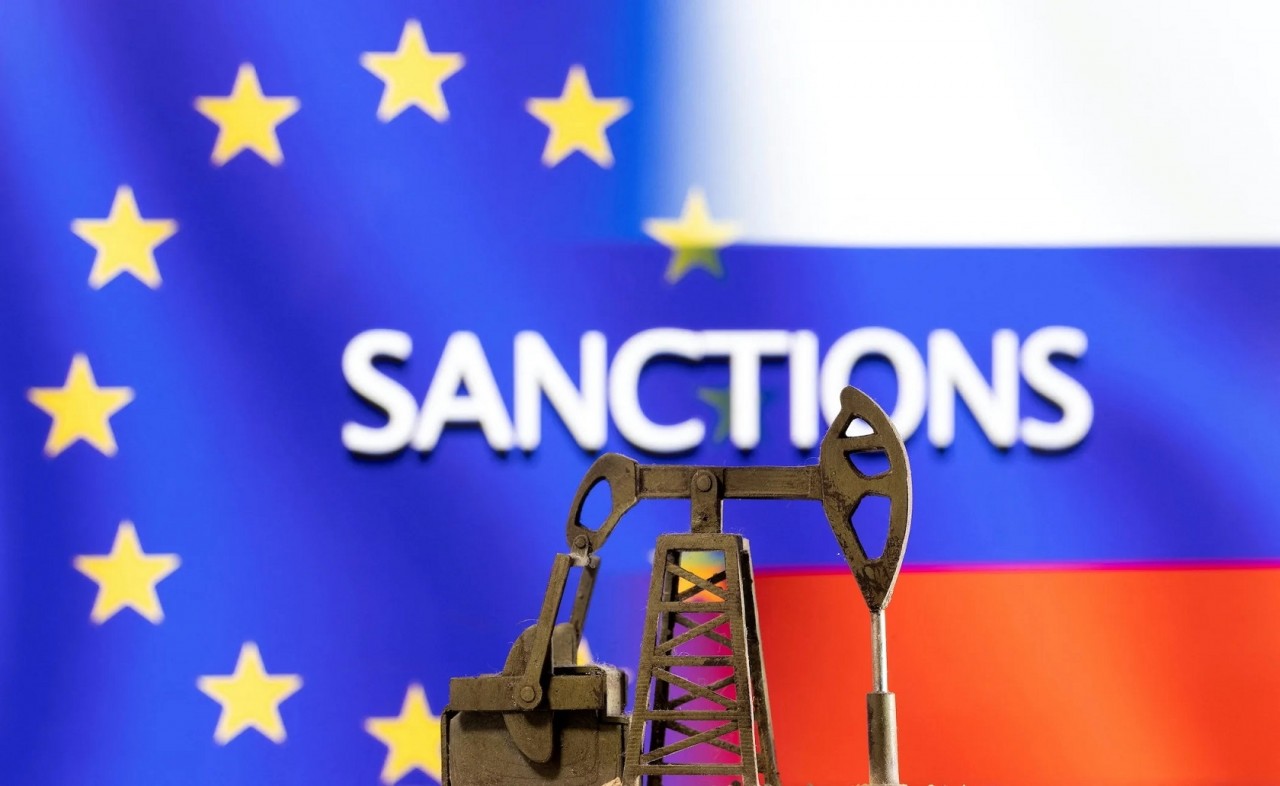EU cấm dầu Nga, không dễ như lý thuyết, bắt tay tìm ‘cú đấm bồi’, Ukraine-phương Tây có nguy cơ rạn nứt. (Nguồn: Rappler)