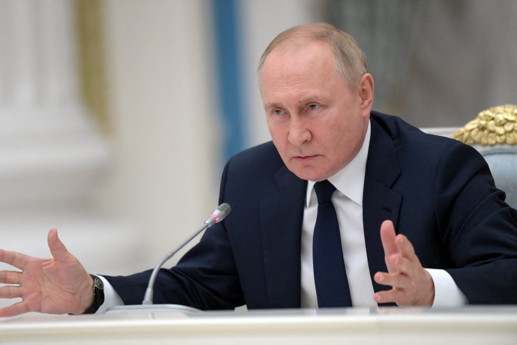 Tổng thống Putin: Khối lượng khai thác dầu khí của Nga ngày càng tăng, trừng phạt từ EU dẫn tới khủng hoảng giá năng lượng. (Nguồn: AJC)
