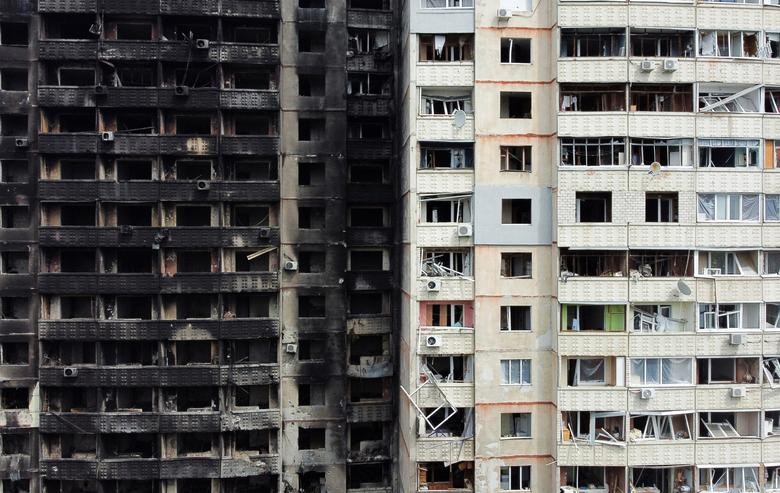 Các tòa nhà bị phá hủy bởi bom đạn xung đột ở phía Bắc Saltivka, Kharkov, Ukraine, ngày 17/7. (Nguồn: Reuters)