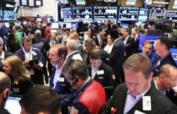 Dow Jones kết thúc chuỗi tăng điểm sau phát biểu của ông Trump
