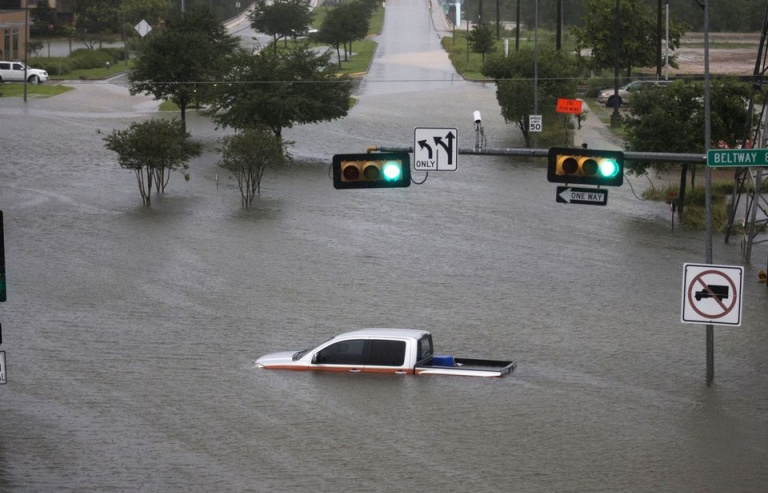 Thiệt hại do bão Harvey có thể vượt bão Katrina