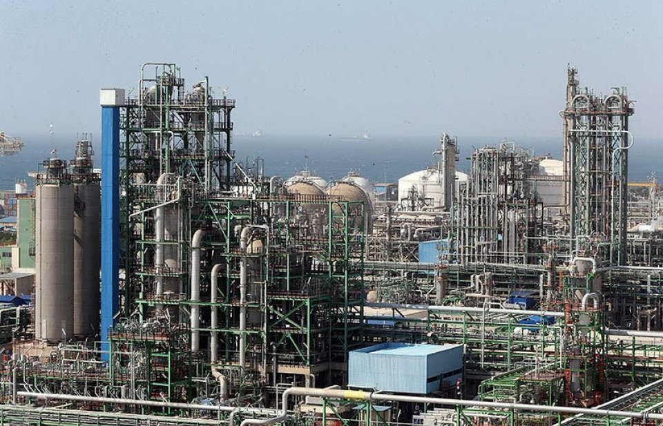 Hàn Quốc là nước đầu tiên ngừng nhập khẩu dầu của Iran