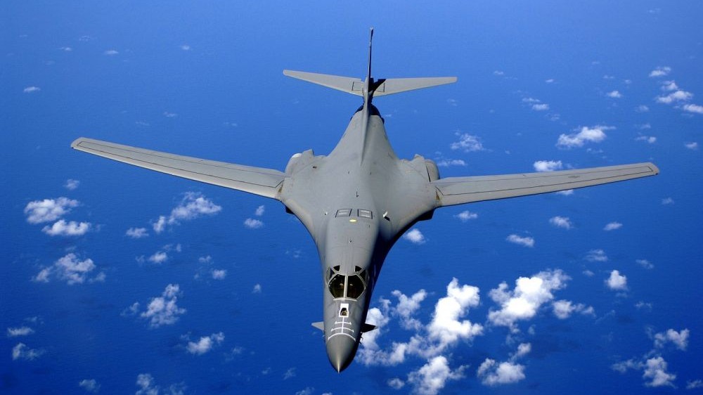Mỹ triển khai máy bay ném bom B-1 tới Guam để làm gì?