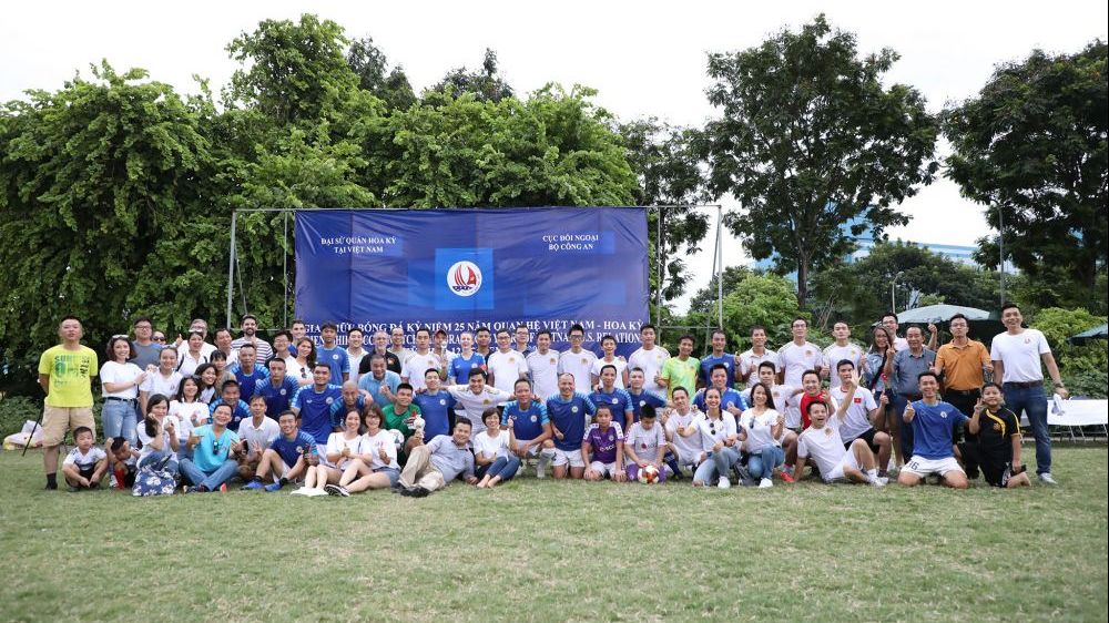 Giao hữu bóng đá kỷ niệm 25 năm thiết lập quan hệ Việt Nam-Mỹ