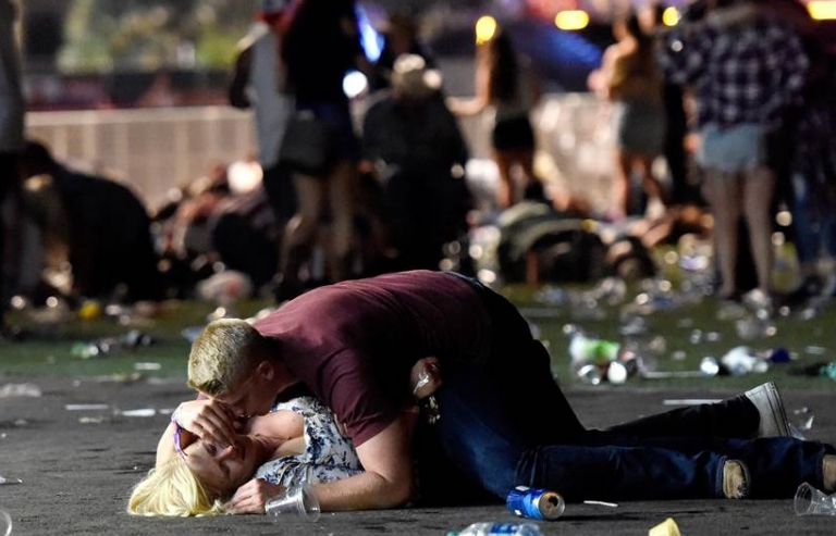 Mỹ: Cận cảnh hiện trường vụ xả súng ở Las Vegas
