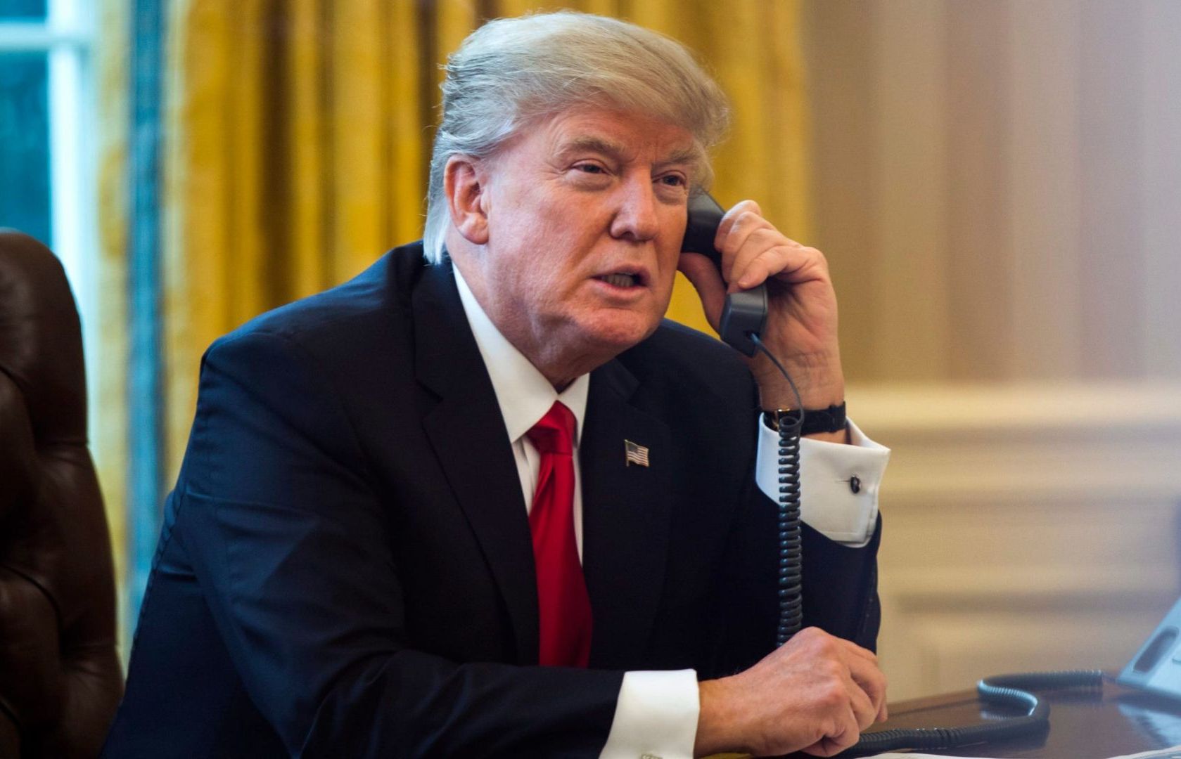 Giải thích về bê bối cuộc điện thoại với ông Zelensky, Tổng thống Trump nói muốn được tự do điện đàm