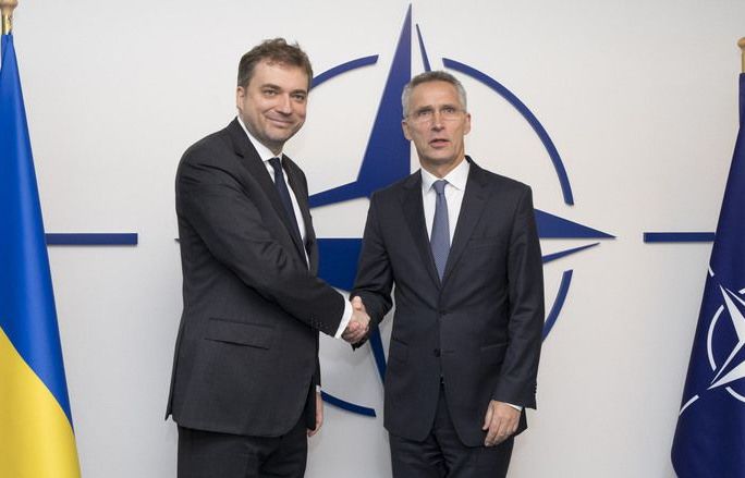 Bộ trưởng Quốc phòng Ukraine đề xuất mở rộng hợp tác với NATO