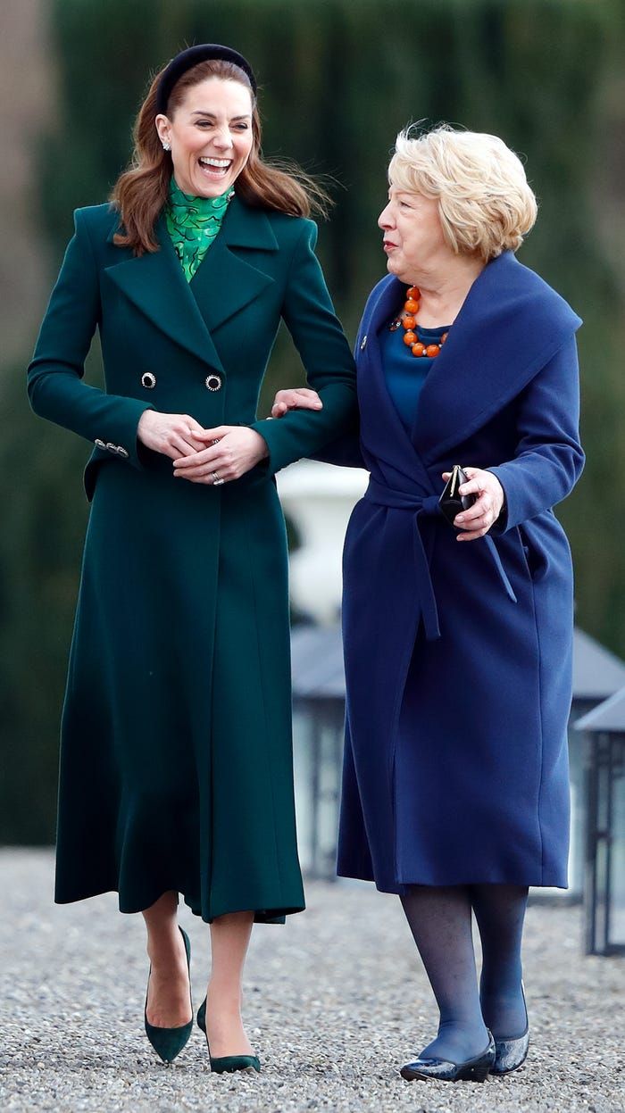 Soi những chiếc áo khoác ‘sang, xịn, mịn’ đến ‘đứng tim’ của Công nương Kate Middleton