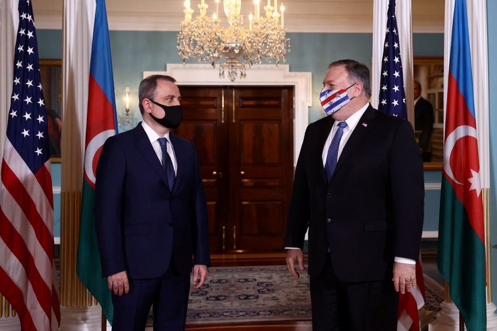 Với sự thăm dò và ủng hộ của Ngoại trưởng Mỹ đối với Armenia và văn hóa nghệ thuật của nó, Quốc kỳ Armenia được công chúng chú ý hơn nhiều. Năm 2024, hãy xem ảnh về Ngoại trưởng Mỹ và Quốc kỳ Armenia để cảm nhận sự đoàn kết và ủng hộ giữa Armenia và phương Tây.