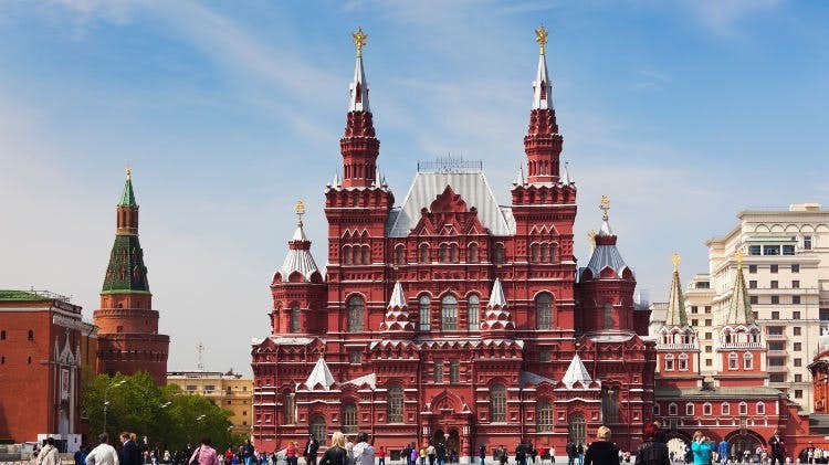 Báo Anh: Kinh tế Nga 'đúng hướng', phục hồi về mức trước khi xung đột với Ukraine bắt đầu