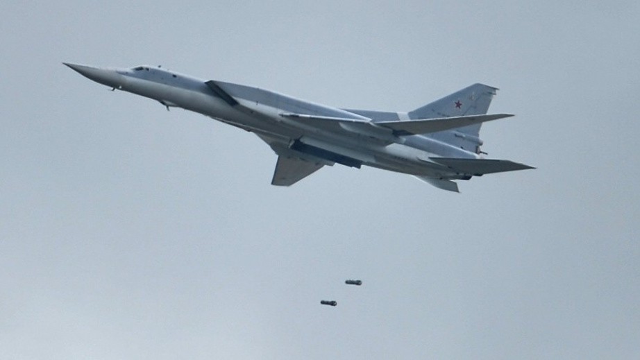 Ukraine lần đầu bắn hạ thành công máy bay ném bom chiến lược của Nga, Tổng thống Zelensky 'đánh tiếng' cần ít nhất 7 hệ thống phòng không Patriot