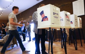 Bầu cử giữa kỳ Mỹ: Nghị sỹ đảng Dân chủ bang Florida đề nghị kiểm phiếu lại