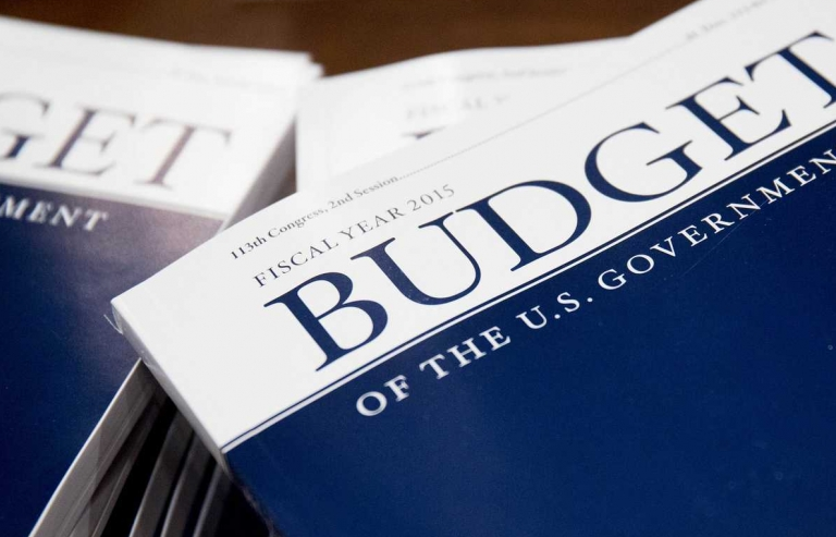 Mỹ tiếp tục thâm hụt ngân sách nặng nề
