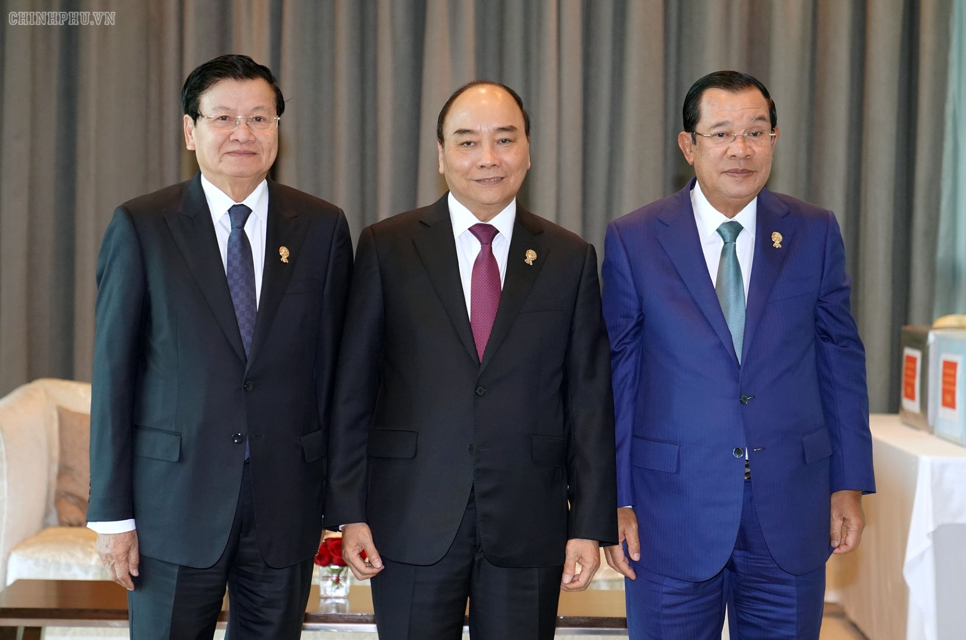 Thủ tướng Nguyễn Xuân Phúc trao đổi song phương bên lề ASEAN 35