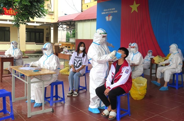 Lấy mẫu xét nghiệm Covid-19 tại Hà Giang. (Nguồn: TTXVN)