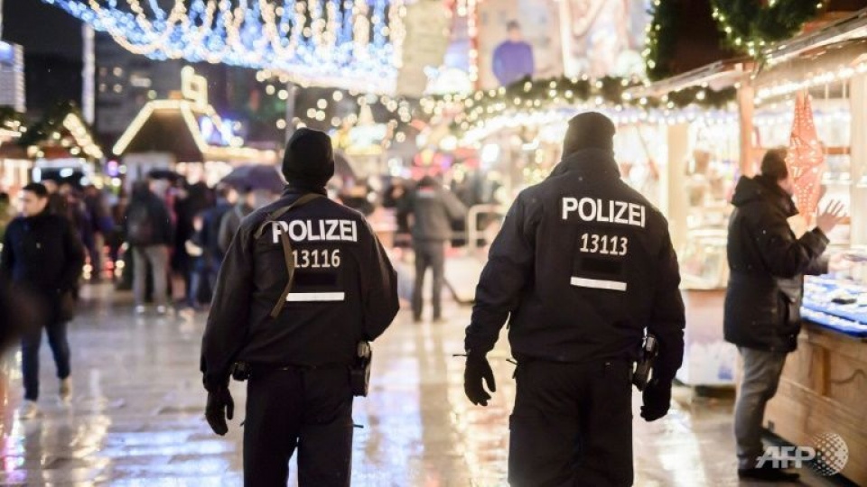 Đức bắt 2 nghi can âm mưu tấn công trung tâm mua sắm