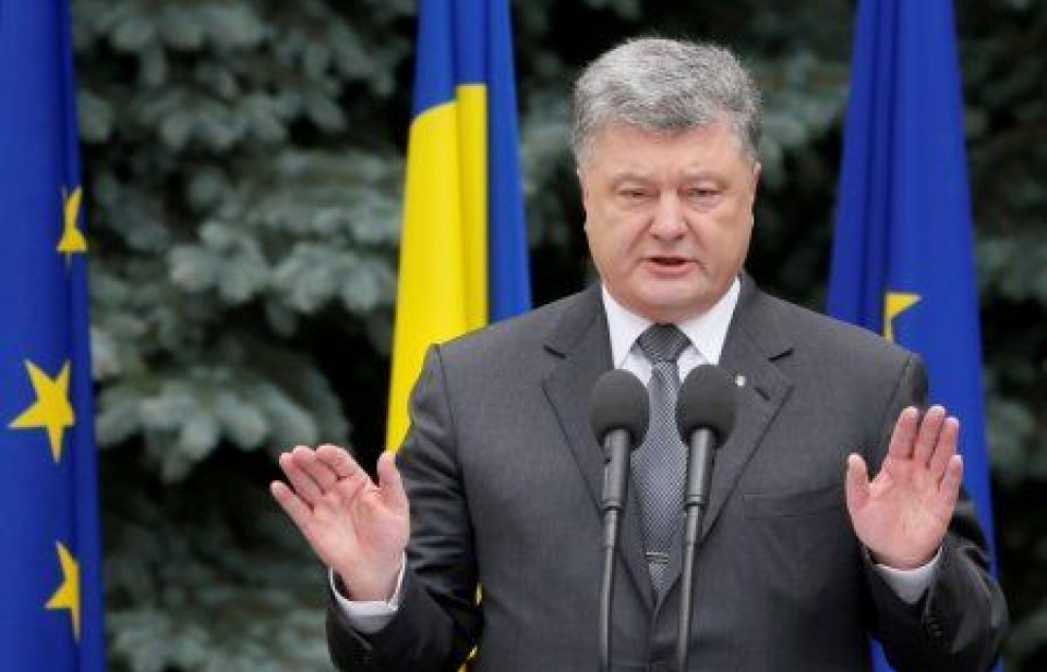 Ukraine thông qua sửa đổi Hiến pháp, thúc đẩy gia nhập EU, NATO