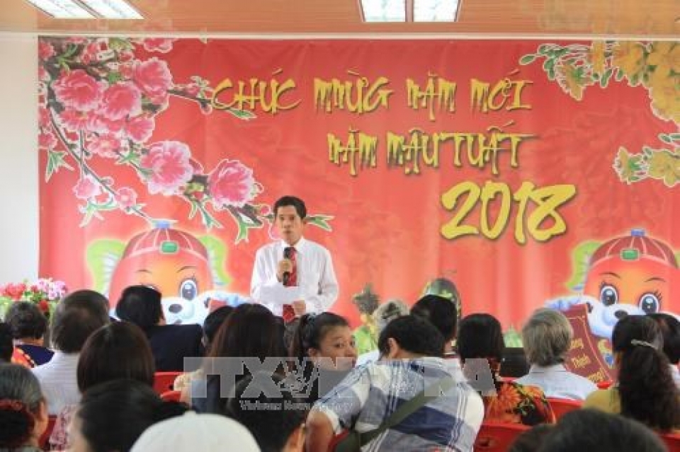 overseas vietnamese in angola meet on new year 2018