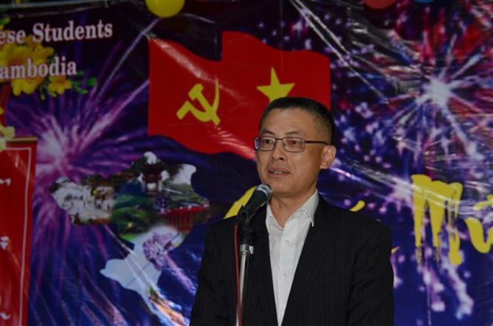 vietnamese students in cambodia celebrate traditional new year