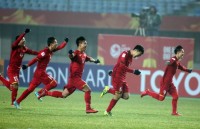 pm nguyen xuan phuc welcomes u23 vietnam