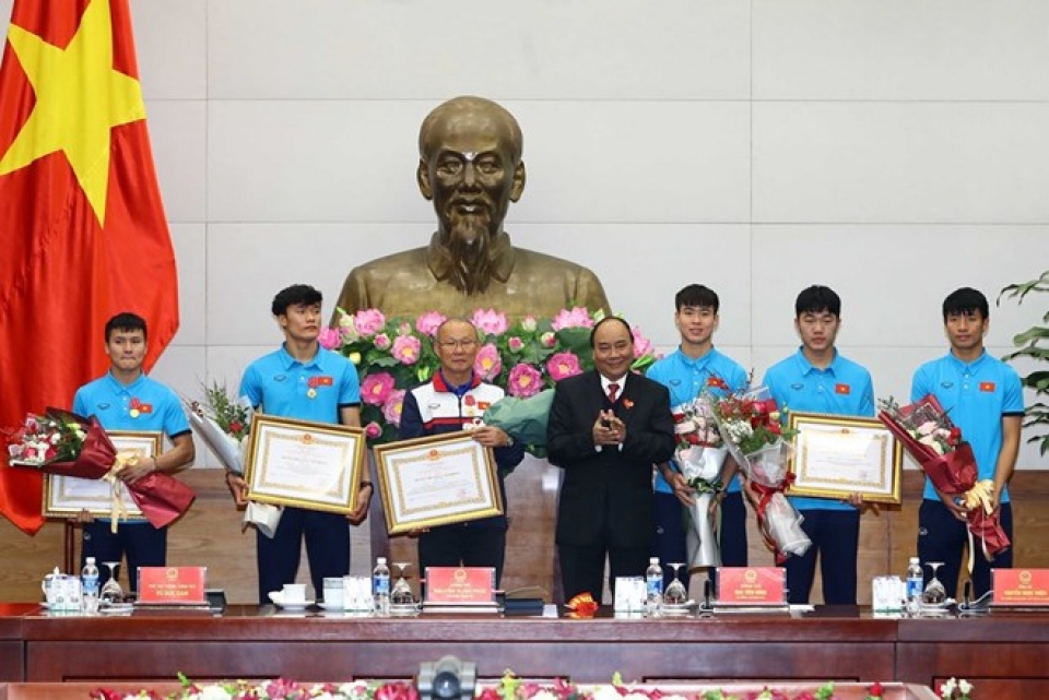 pm nguyen xuan phuc welcomes u23 vietnam