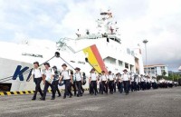 tet gifts presented to soldiers on song tu tay island