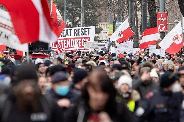 Áo: 10.000 người tuần hành phản đối các hạn chế do đại dịch COVID-19