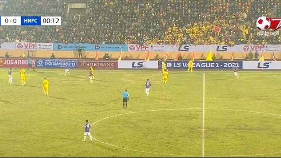 Báo chí Indonesia ấn tượng trước không khí bóng đá của V-League