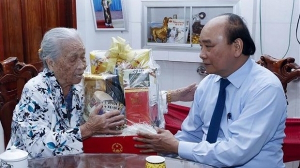 State leader presents Tet gifts to disadvantaged families in An Giang